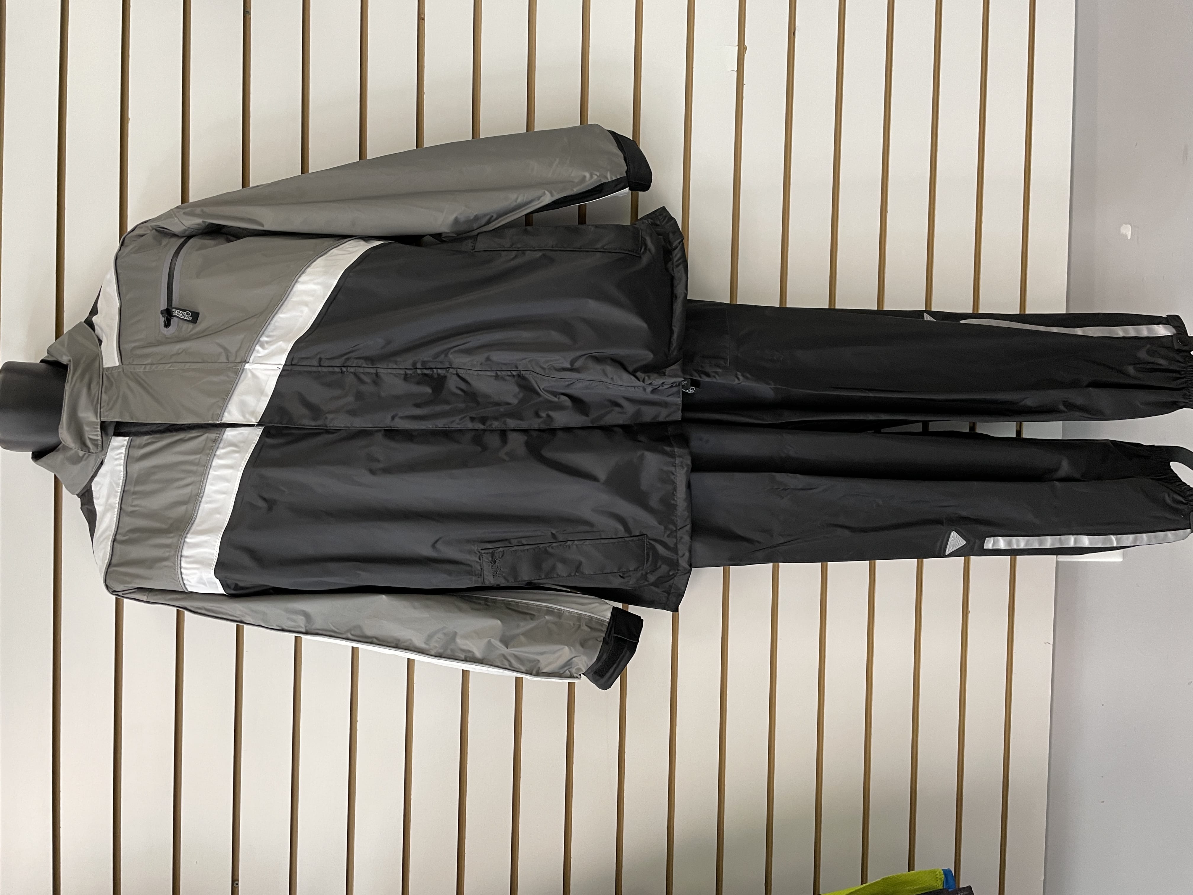 TOURMSTR DEFENDER SUIT SIL MED